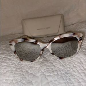 MICHAEL KORS, White marble trim Sungress